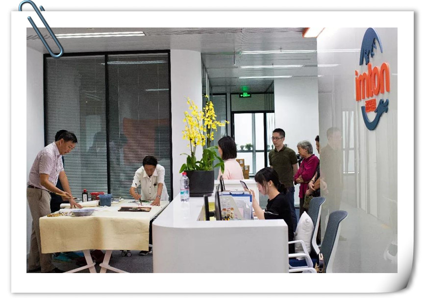 1534816619896617.jpg 進(jìn)貿(mào)通周末|著名國(guó)畫大師蒞臨進(jìn)貿(mào)通贈(zèng)《映日荷花》《紫氣東來》